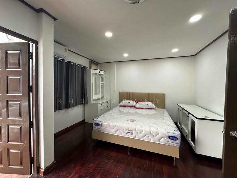 ไม่ทราบชื่อ, Bangkok, Din Daeng, Bangkok, 3 Bedrooms, 150 sqm, Townhouse For Rent, by Khun Aranya, 60104592 - DDproperty.com