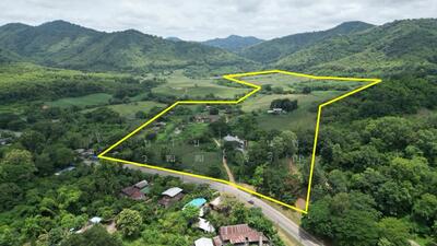 ขาย - ทำเลทองติด ถนนทางหลวงชนบทสาย พช.113 ที่ดินเพชรบูรณ์วิวเขา มีลำธาร ใกล้แยกวังชมภู, เพชรบูรณ์
