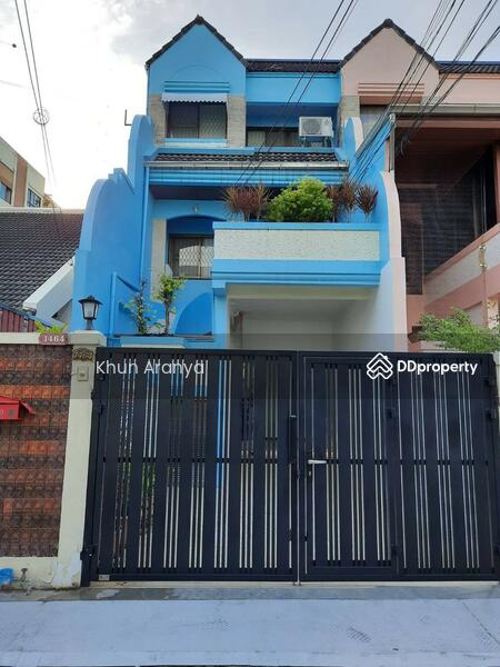 For Rent - Townhouse for rent on Suthisan Winitchai Road, corner room, 3 bedrooms, 4 bathrooms, 5 aircondition, Bangkok