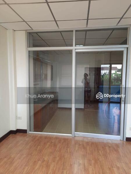 For Rent - Townhouse for rent on Suthisan Winitchai Road, corner room, 3 bedrooms, 4 bathrooms, 5 aircondition, Bangkok