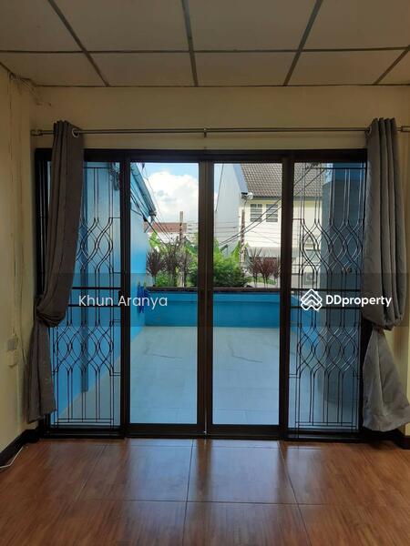 For Rent - Townhouse for rent on Suthisan Winitchai Road, corner room, 3 bedrooms, 4 bathrooms, 5 aircondition, Bangkok