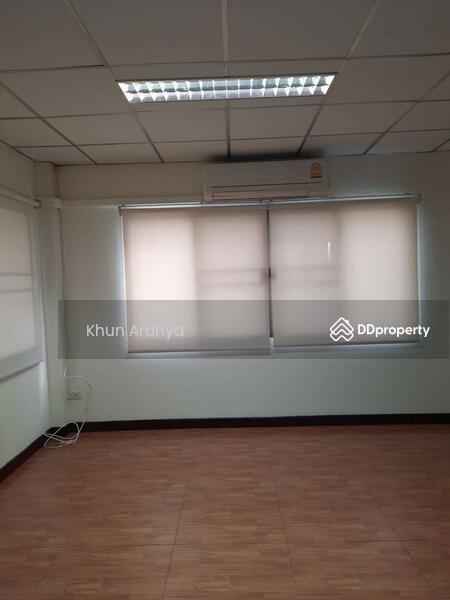 For Rent - Townhouse for rent on Suthisan Winitchai Road, corner room, 3 bedrooms, 4 bathrooms, 5 aircondition, Bangkok
