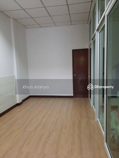 For Rent - Townhouse for rent on Suthisan Winitchai Road, corner room, 3 bedrooms, 4 bathrooms, 5 aircondition, Bangkok