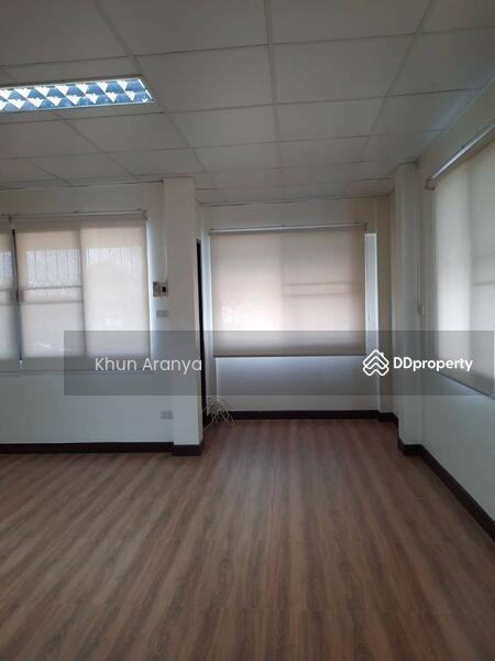 For Rent - Townhouse for rent on Suthisan Winitchai Road, corner room, 3 bedrooms, 4 bathrooms, 5 aircondition, Bangkok