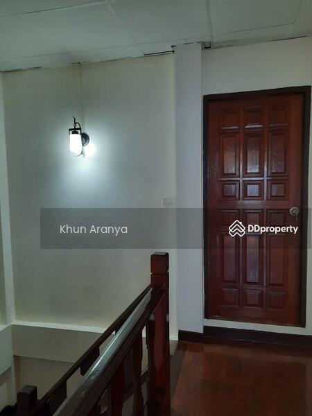 For Rent - Townhouse for rent on Suthisan Winitchai Road, corner room, 3 bedrooms, 4 bathrooms, 5 aircondition, Bangkok