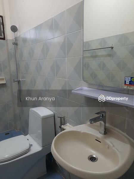 For Rent - Townhouse for rent on Suthisan Winitchai Road, corner room, 3 bedrooms, 4 bathrooms, 5 aircondition, Bangkok