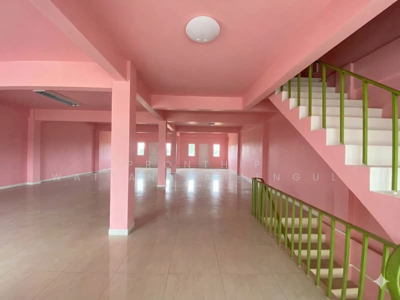 ขายและให้เช่า อาคารพาณิชย์ 2 คูหา ห้องมุม ติดถนนสุขุมวิท – แหลมฉบัง ใกล้แยกมิชลิน ทำเลทองธุรกิจ, Chon Buri (Pattaya), 31/10-11 สุขุมวิท, Thung Suk La, Si Racha, Chon Buri (Pattaya), , 460 sqm, Shophouse For Sale, by Pronthip Wattanasatiengul, 60106478 - DDproperty.com