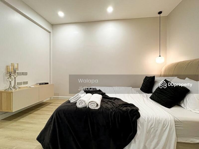 For Rent - 4-Bedroom Townhouse, Bangkok