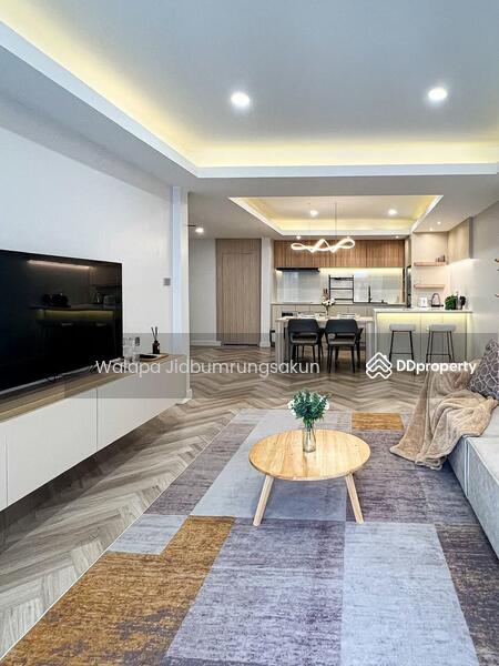 For Rent - 4-Bedroom Townhouse, Bangkok