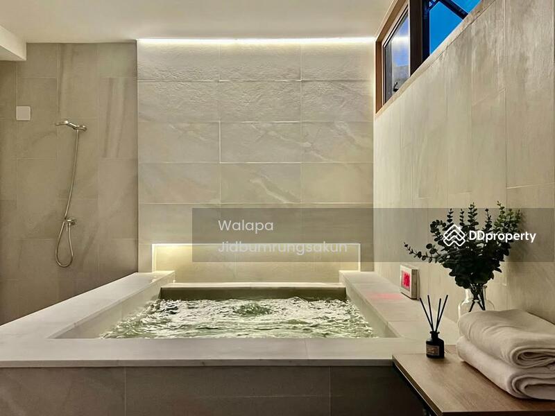 For Rent - 4-Bedroom Townhouse, Bangkok