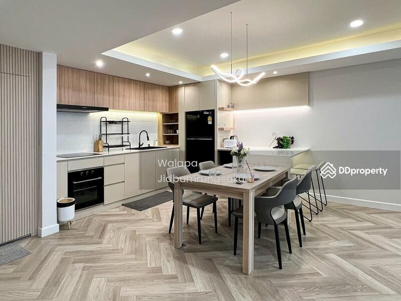 For Rent - 4-Bedroom Townhouse, Bangkok