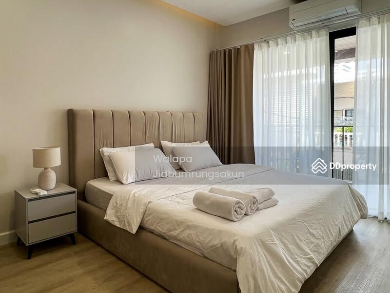 For Rent - 4-Bedroom Townhouse, Bangkok