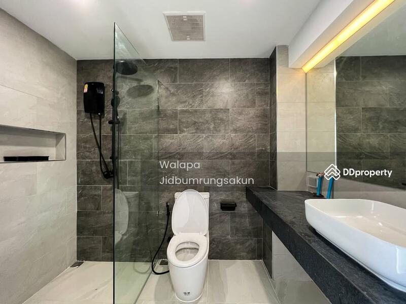 For Rent - 4-Bedroom Townhouse, Bangkok