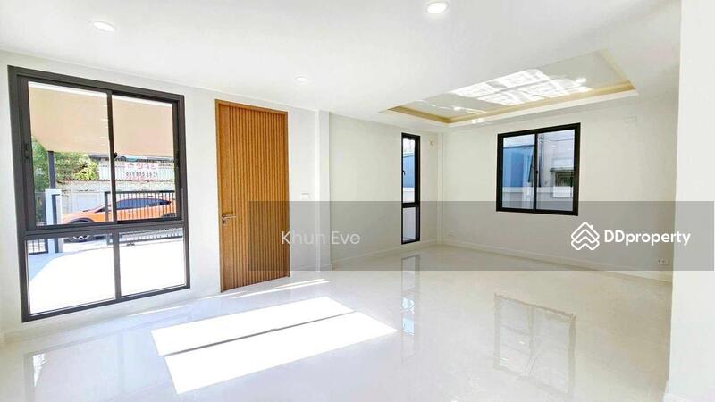 For Sale - Newly renovated corner house for sale near Bang Chak BTS Station, Sukhumvit 60/1 (SPSEVE1148), Bangkok