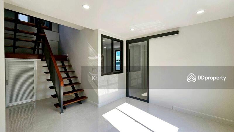 For Sale - Newly renovated corner house for sale near Bang Chak BTS Station, Sukhumvit 60/1 (SPSEVE1148), Bangkok