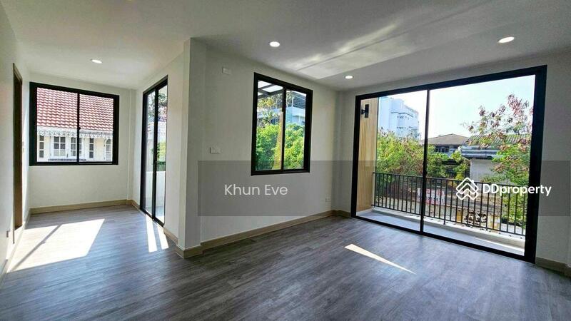 For Sale - Newly renovated corner house for sale near Bang Chak BTS Station, Sukhumvit 60/1 (SPSEVE1148), Bangkok
