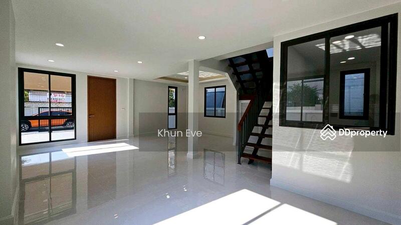 For Sale - Newly renovated corner house for sale near Bang Chak BTS Station, Sukhumvit 60/1 (SPSEVE1148), Bangkok