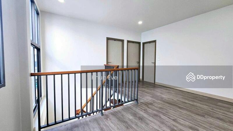 For Sale - Newly renovated corner house for sale near Bang Chak BTS Station, Sukhumvit 60/1 (SPSEVE1148), Bangkok