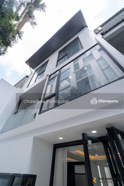 For Sale - Townhouse Sukhumvit 15 near BTS asoke, Bangkok