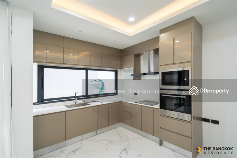 For Sale - Townhouse Sukhumvit 15 near BTS asoke, Bangkok
