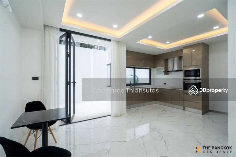 For Sale - Townhouse Sukhumvit 15 near BTS asoke, Bangkok