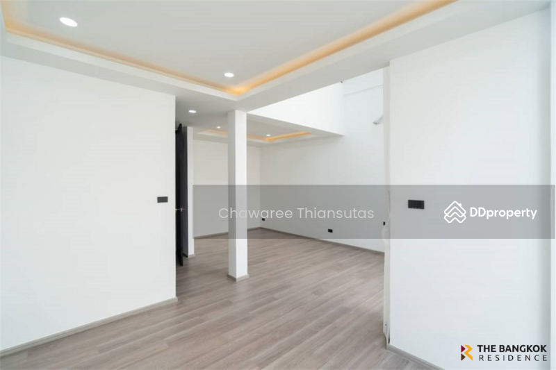 For Sale - Townhouse Sukhumvit 15 near BTS asoke, Bangkok