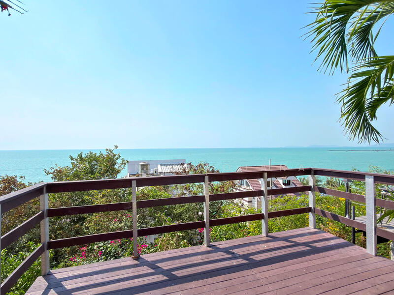 ขาย - ขายทาวน์เฮ้าส์ริมทะเล 3 ชั้น หาดพลา บ้านฉาง, ระยอง