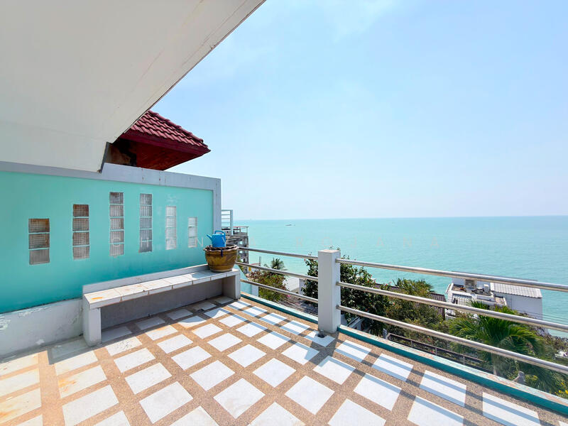 ขาย - ขายทาวน์เฮ้าส์ริมทะเล 3 ชั้น หาดพลา บ้านฉาง, ระยอง