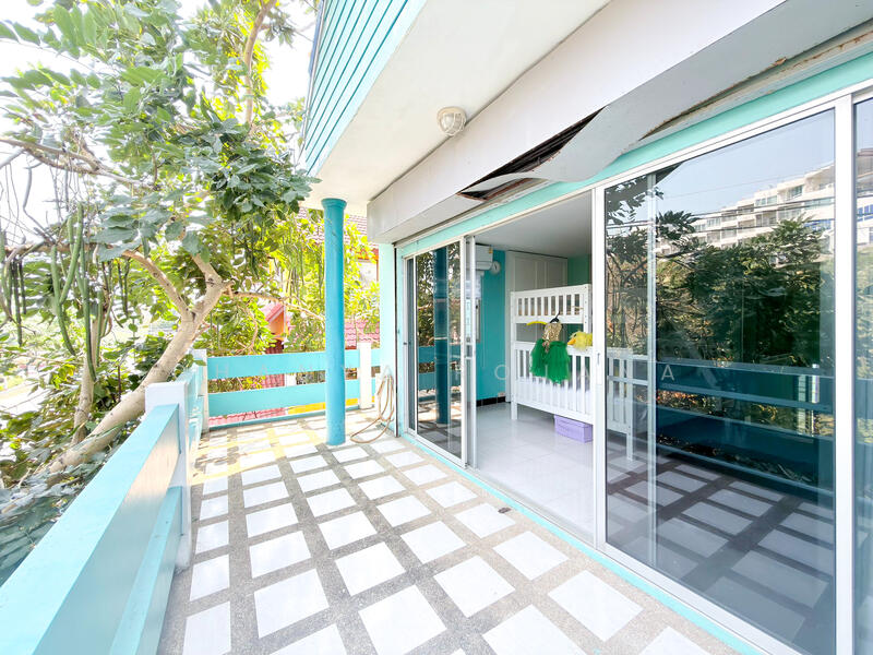 ขาย - ขายทาวน์เฮ้าส์ริมทะเล 3 ชั้น หาดพลา บ้านฉาง, ระยอง