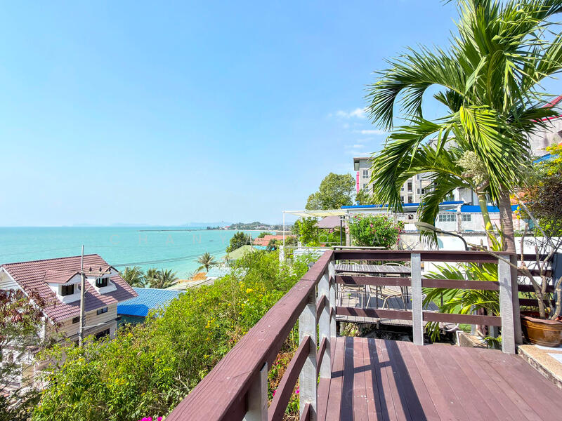 ขาย - ขายทาวน์เฮ้าส์ริมทะเล 3 ชั้น หาดพลา บ้านฉาง, ระยอง