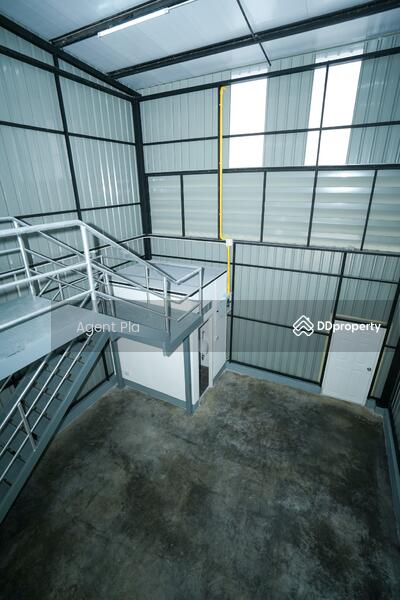 For Rent - UP Space Onnut – Office + Warehouse for rent, near the Yellow Line Si Nut Station only 800 m., Bangkok
