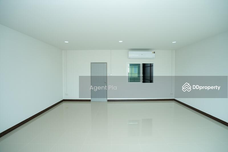 For Rent - UP Space Onnut – Office + Warehouse for rent, near the Yellow Line Si Nut Station only 800 m., Bangkok
