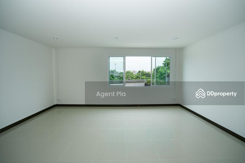 For Rent - UP Space Onnut – Office + Warehouse for rent, near the Yellow Line Si Nut Station only 800 m., Bangkok