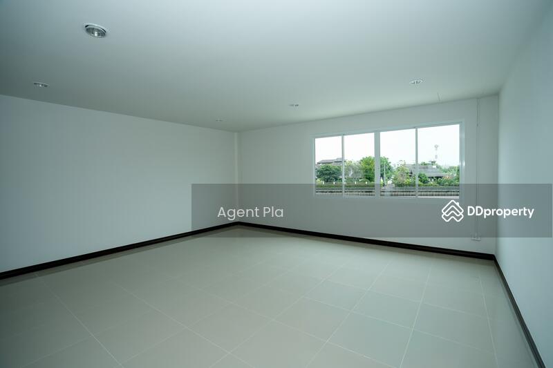 For Rent - UP Space Onnut – Office + Warehouse for rent, near the Yellow Line Si Nut Station only 800 m., Bangkok