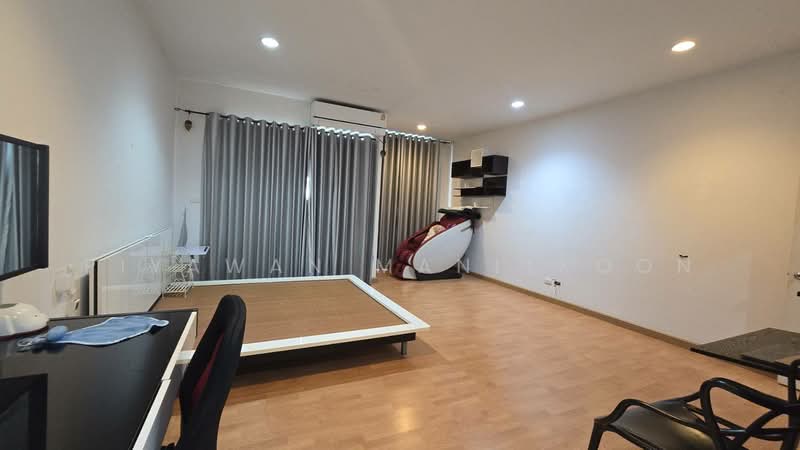 Baan Klang Muang S-Sense Srinakarin, Bangkok, Srinakarin Road, Nong Bon, Prawet, Bangkok, 3 Bedrooms, 180 sqm, Townhouse For Sale, by Piyawan Manitkoon, 60110016 - DDproperty.com