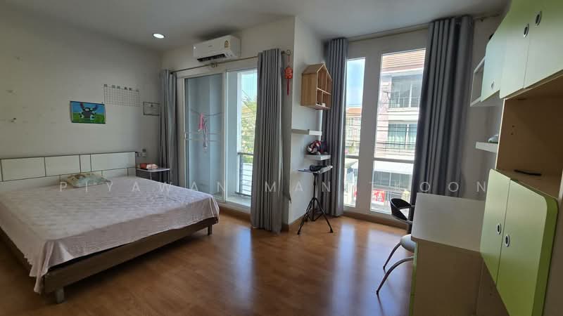 Baan Klang Muang S-Sense Srinakarin, Bangkok, Srinakarin Road, Nong Bon, Prawet, Bangkok, 3 Bedrooms, 180 sqm, Townhouse For Sale, by Piyawan Manitkoon, 60110016 - DDproperty.com