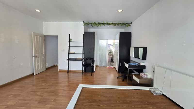 Baan Klang Muang S-Sense Srinakarin, Bangkok, Srinakarin Road, Nong Bon, Prawet, Bangkok, 3 Bedrooms, 180 sqm, Townhouse For Sale, by Piyawan Manitkoon, 60110016 - DDproperty.com