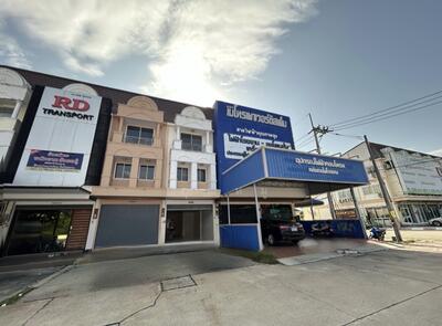 ขาย - โอกาสทองของนักลงทุนและเจ้าของธุรกิจ โฮมออฟฟิศ 3 ชั้น บนทำเลศักยภาพ “ติดถนนสุขุมวิท”, ชลบุรี