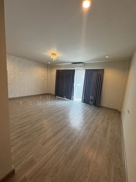 Suvarnabhumi Town @ Hua Takhe, Bangkok, Hua Takhe Community, Lat Krabang Road, Lat Krabang, Lat Krabang, Bangkok, 3 Bedrooms, 230 sqm, Townhouse For Rent, by Jutanon Komoottanaruk, 60112338 - DDproperty.com