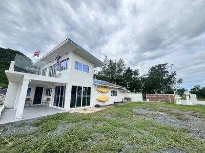 ขาย - บ้านเดี่ยว 2 ชั้น พร้อมที่ดิน 265 ตรว. 2-storey detached house with 265 sq m of land., ประจวบคีรีขันธ์