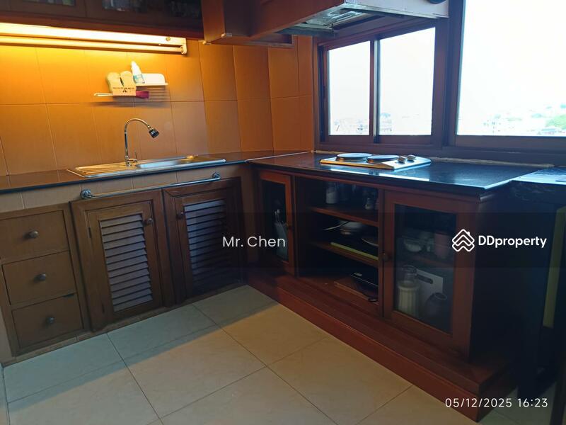 For Sale - Condo in the heart of Chiang Mai city, 11th floor, Chiang Mai city view, Chiang Mai
