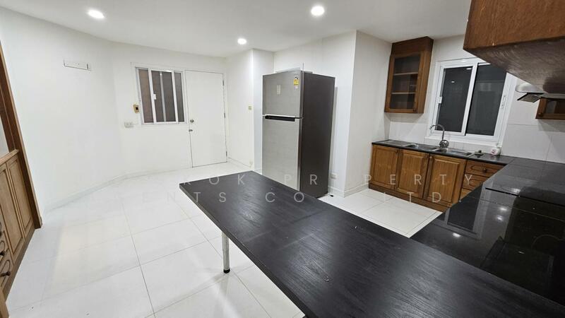 Grand Ville House 1, Bangkok, 36 Soi Sukhumvit 24, Khong Tan, Khlong Toei, Bangkok, 3 Bedrooms, 253 sqm, Condo For Rent, by BANGKOK PROPERTY AGENTS CO., LTD., 60113142 - DDproperty.com