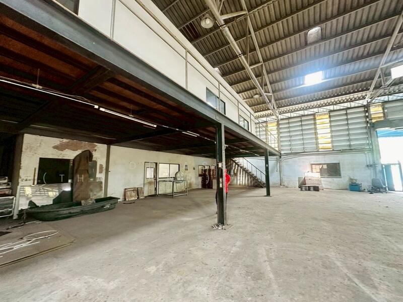 ขาย - ขายโรงงาน หนามแดง ห่างจากถนนศรีนครินทร์ 350 เมตร ใกล้ Mrt ศรีด่าน รหัส : F8030, สมุทรปราการ