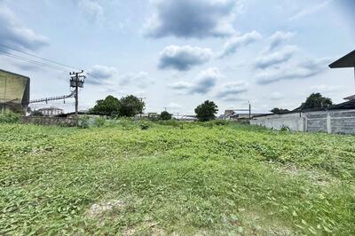 ขาย - ขายที่ดินถมแล้ว 842 ตรว. ซอยลาดพร้าว 63 เขตบางกะปิ ใกล้ MRT สายสีเหลือง, กรุงเทพ