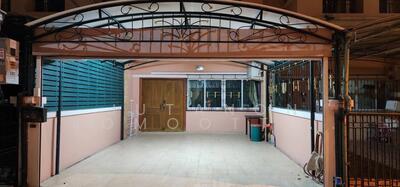 ขาย - ขายทาวน์เฮ้าส์ 3 ชั้น พร้อมที่ดิน 21.3 ตร.ว. ใจกลางเมือง ซ.พะเนียดช้าง9 ( ซอยยูเมะ ) อำเภอบางละมุง, ชลบุรี