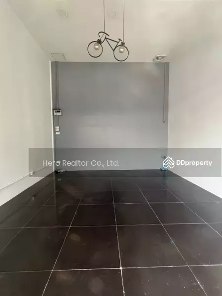 For Rent - For Rent Retail Space Sukhumvit Khlong Toei BTS Phrom Phong BRE25558, Bangkok