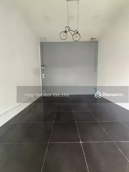 For Rent - For Rent Retail Space Sukhumvit Khlong Toei BTS Phrom Phong BRE25558, Bangkok