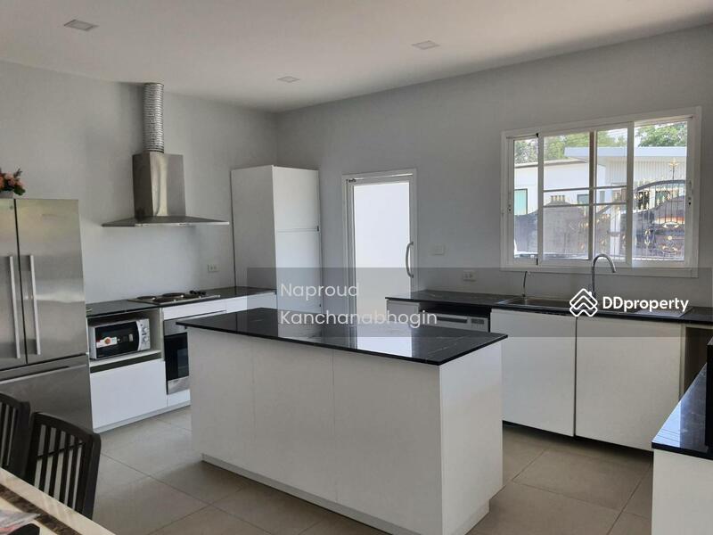 For Rent - 5-Bedroom House, Chon Buri