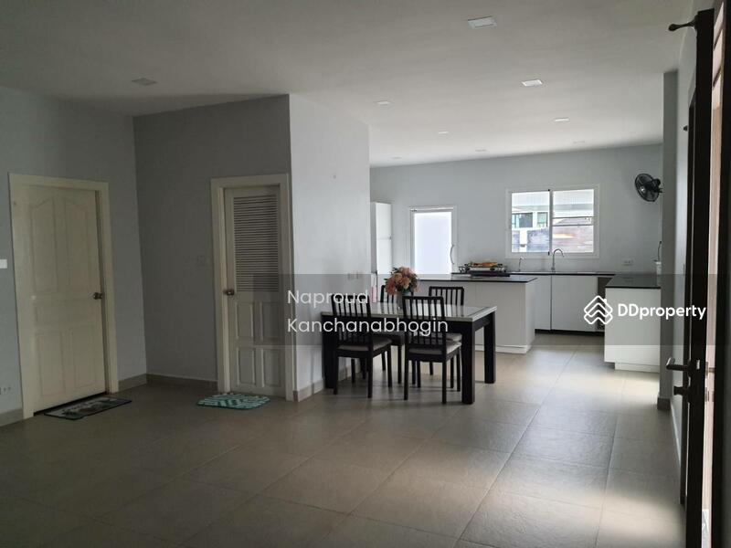 For Rent - 5-Bedroom House, Chon Buri
