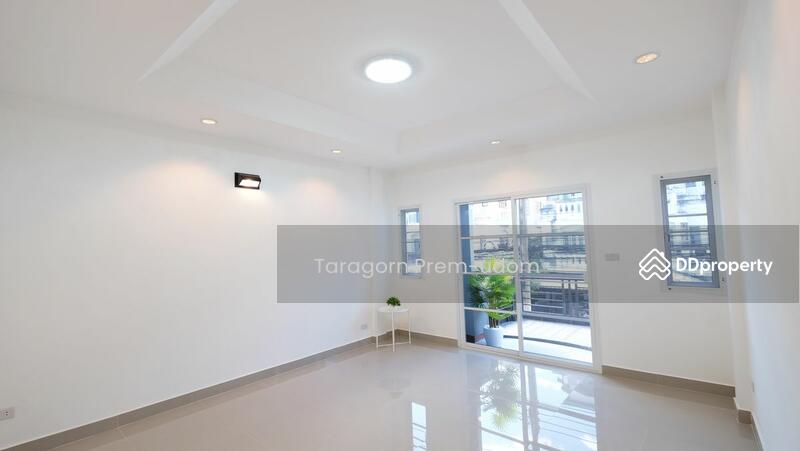For Rent - 5-Bedroom Townhouse, Bangkok